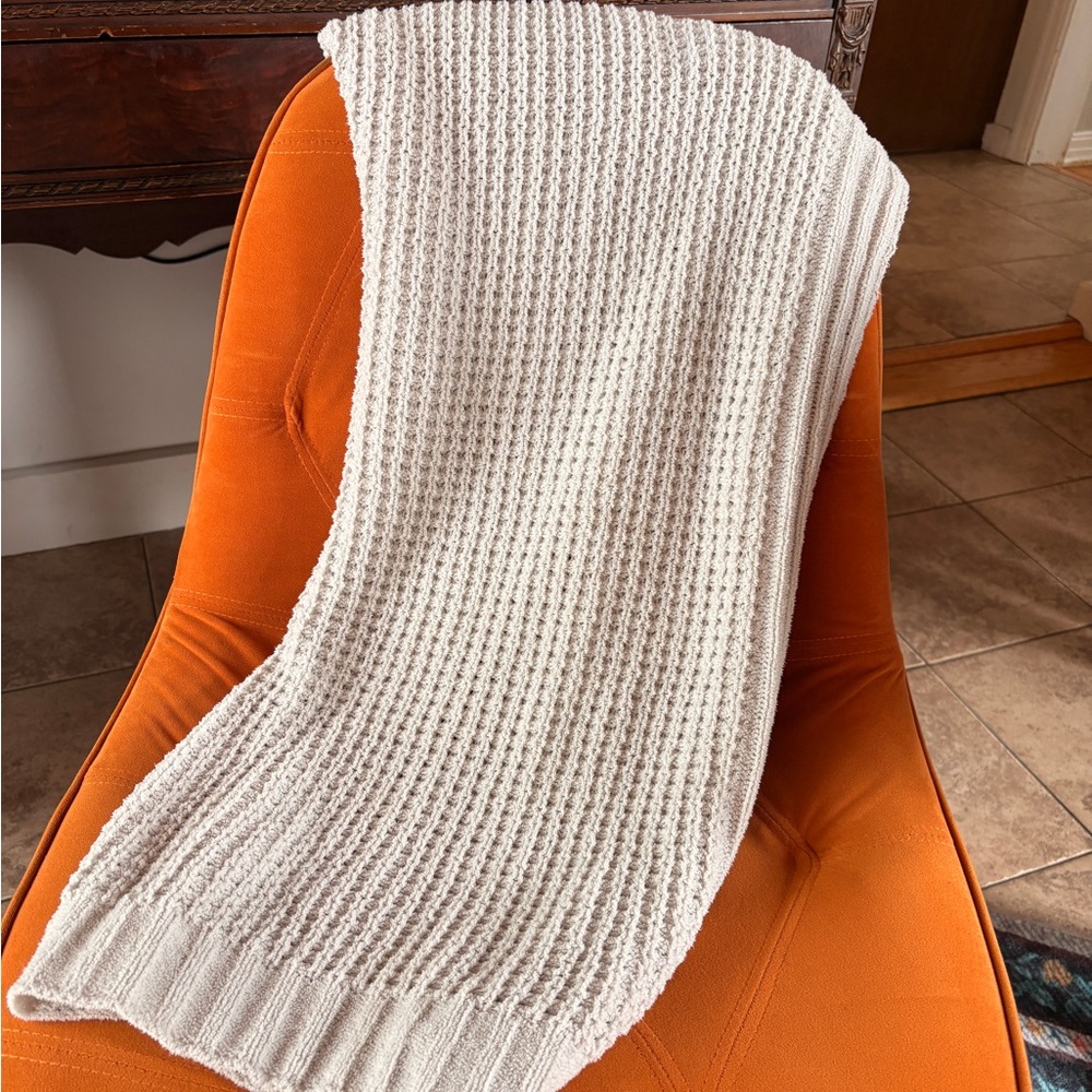 Barefoot dreams Cozy off-white Knit baby Blanket